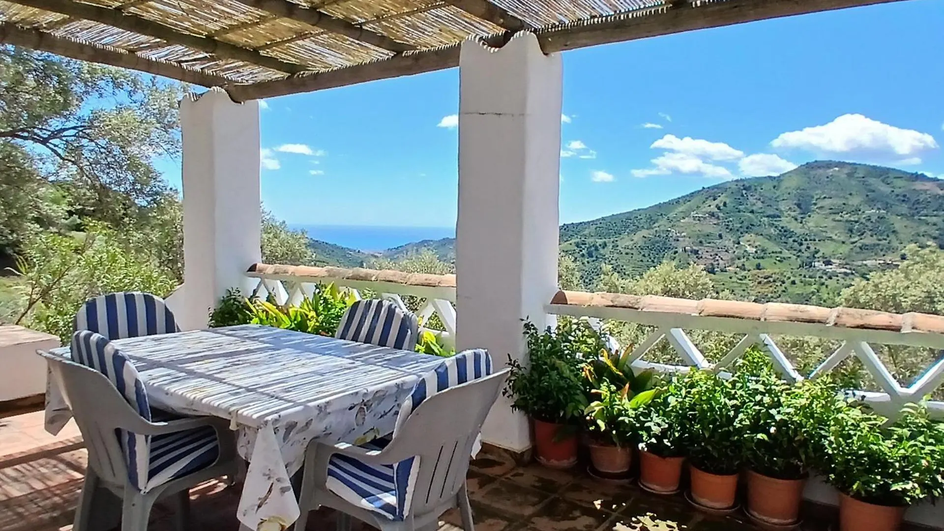 Cortijo Tipico Andaluz En La Sierra Cerca De Frigiliana De Nerja Y De Las Playas